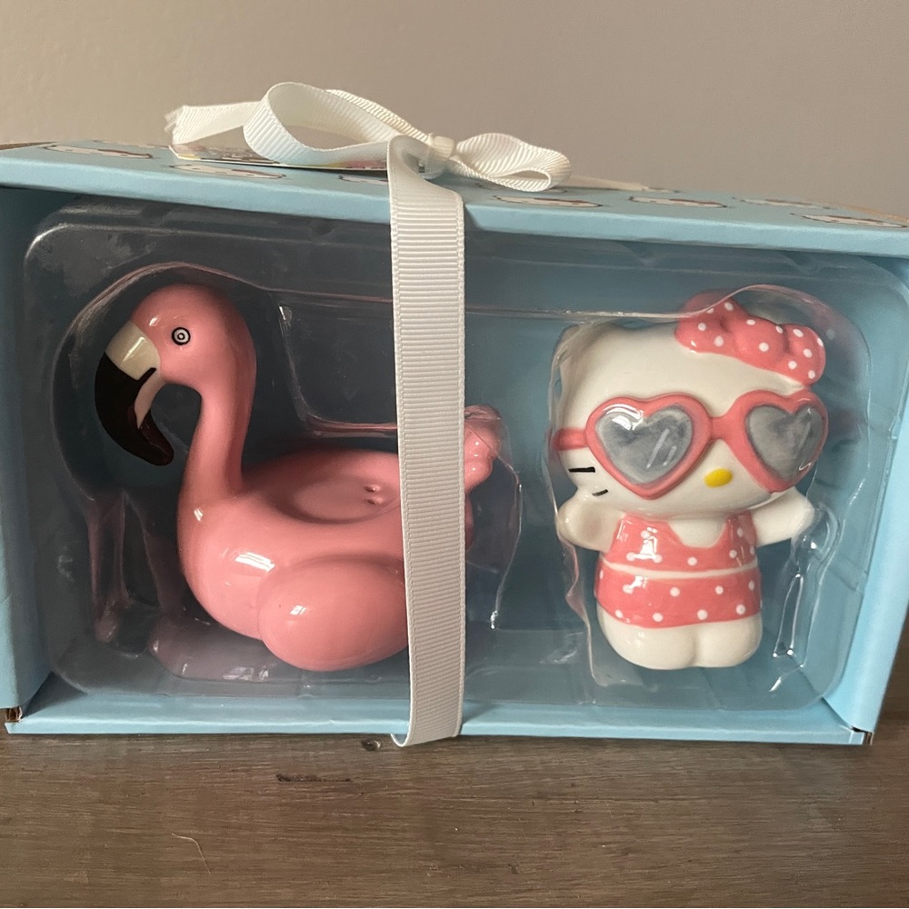 Hard to find! Hello Kitty Pink and salt and pepper shakers